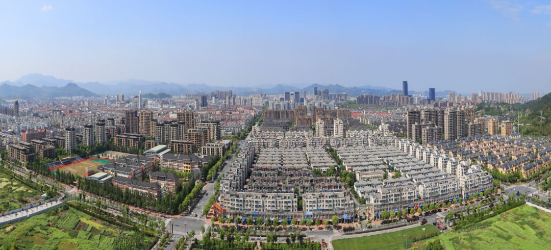 张抗抗故乡在远方视频,张抗抗眼中的哈尔滨