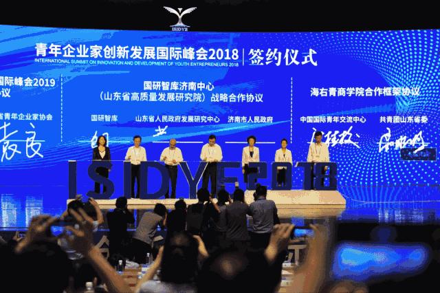 她刚开始向我表白,她很主动的跟我表白