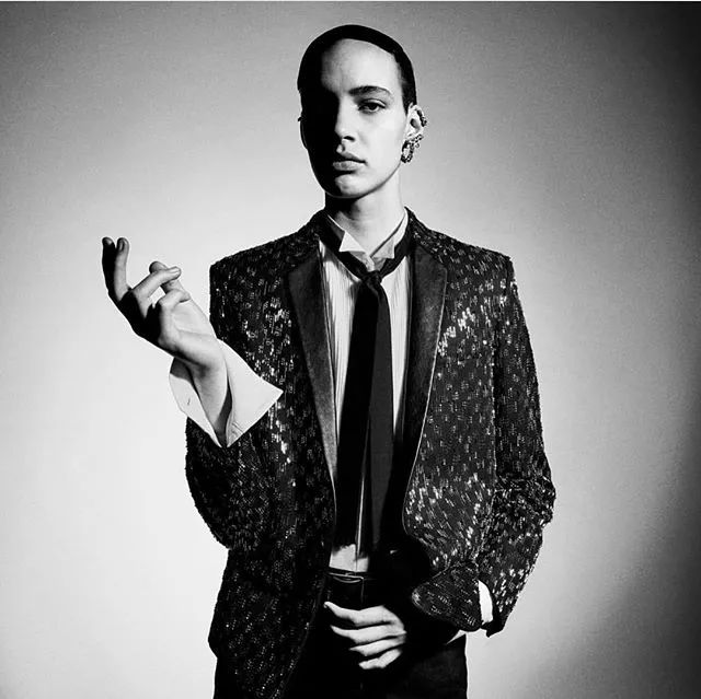 雌雄莫辨｜女孩的娇柔脸和男孩的身躯在TA身上同时出现……