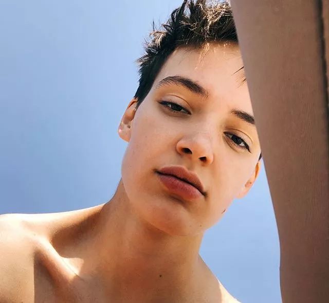 雌雄莫辨｜女孩的娇柔脸和男孩的身躯在TA身上同时出现……