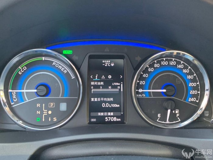 最新款卡罗拉双擎精英版试驾,卡罗拉双擎低速省油还是高速省油