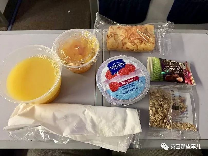小哥带网友点评世界各地的飞机餐……壕无人性的卡塔尔果然10分