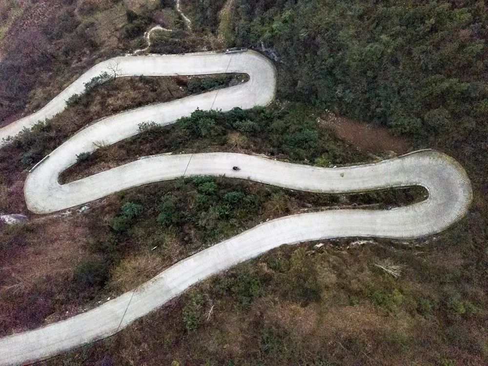 一个诗人和他的留守儿童足球队