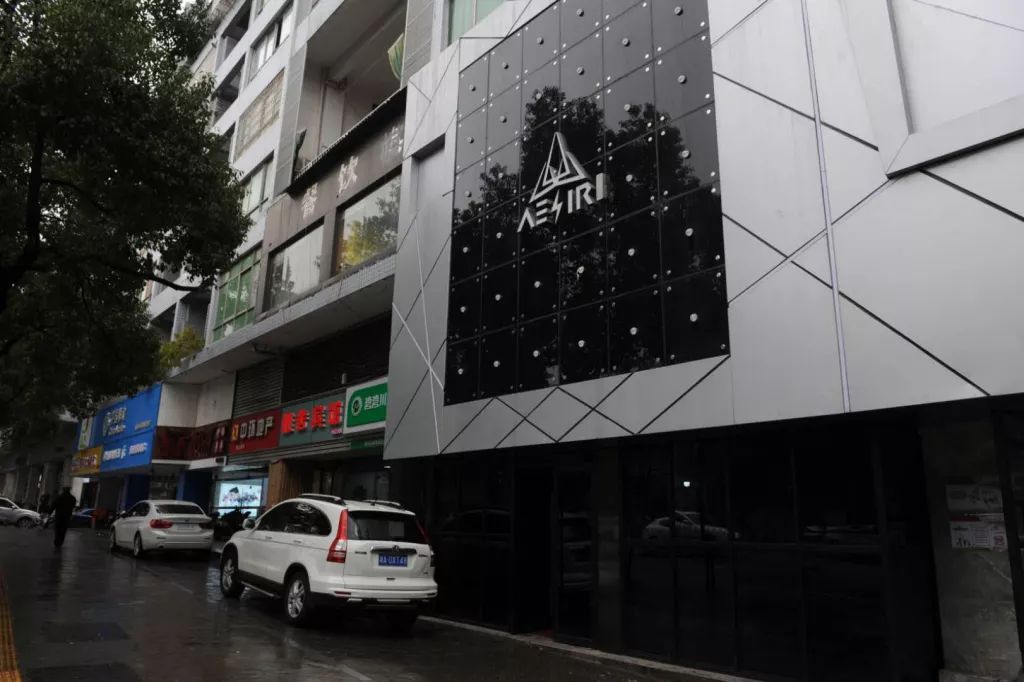 这迪白蹦了！常德小伙贴钱做“蹦迪选手”2月，工资没拿到酒吧倒闭了……