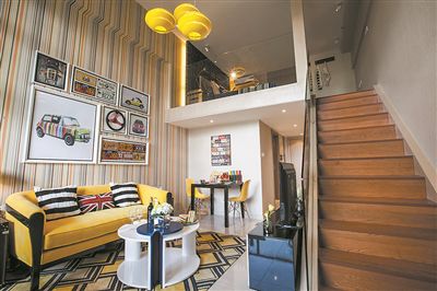 装裱一幅“花开富贵”盼“天蓬值岁兆丰年”