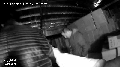 打折名牌包包是真的吗,一百块钱正品包包是真的吗