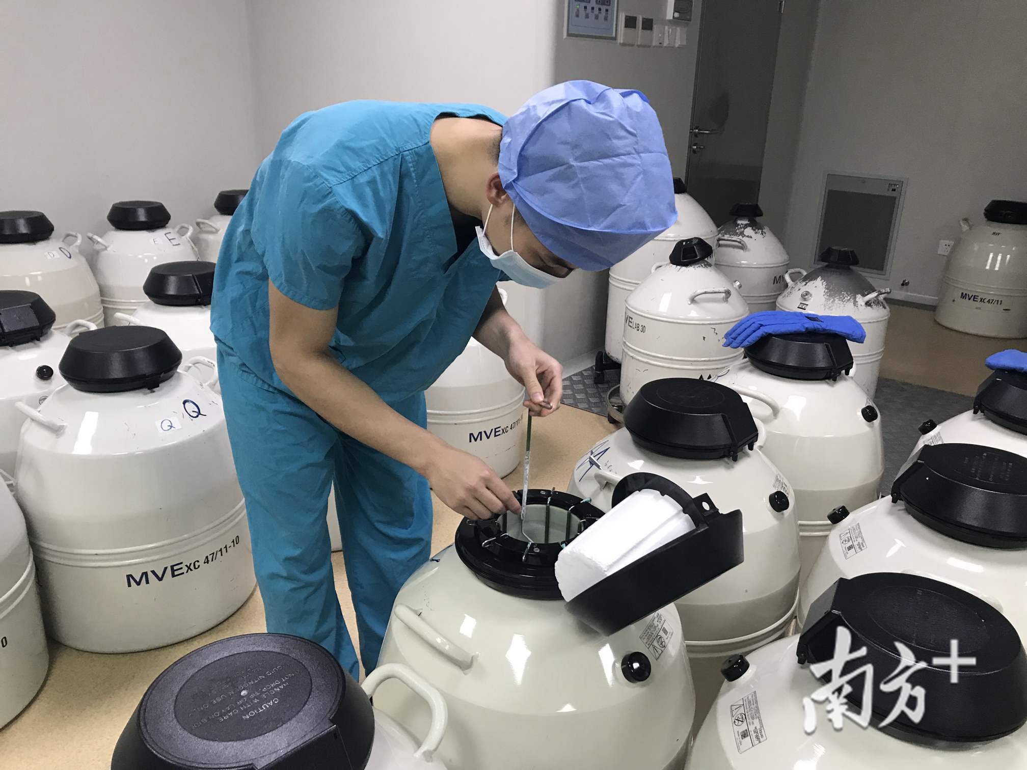 老公先天不育妻子意外怀孕完整版,老公染色体异常三代试管成功率