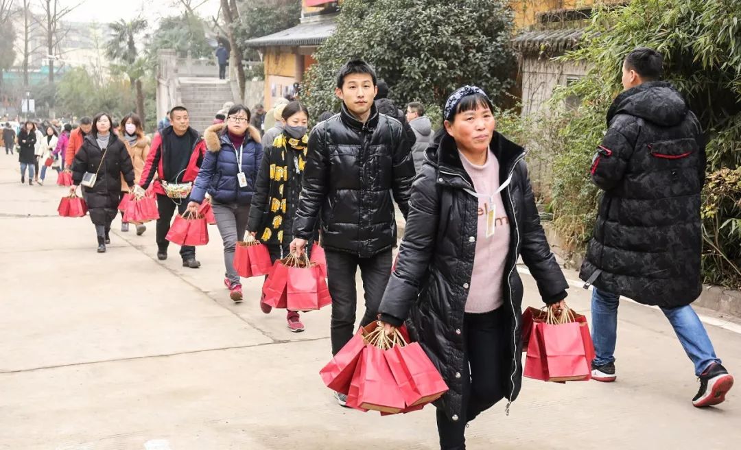 今天鸡鸣寺人还多么,今晚鸡鸣寺人多吗