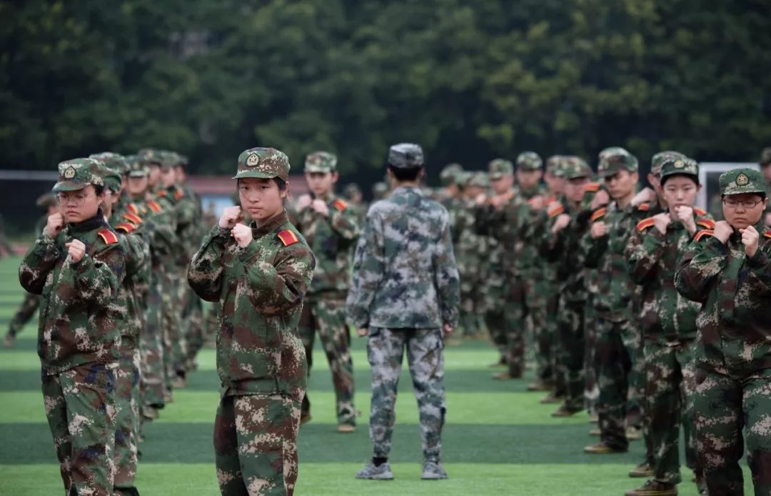 我们的军训时光英姿飒爽,我的军训生活的军训日记