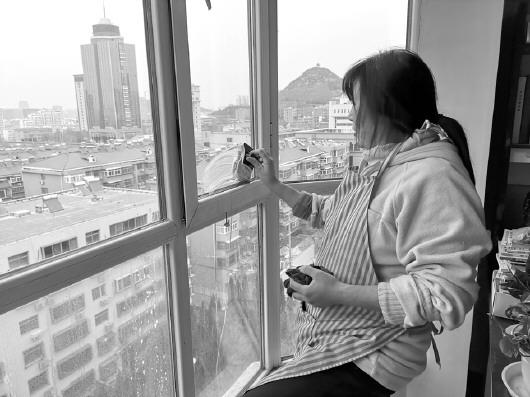 保洁擦地擦玻璃一天能挣多少钱,擦玻璃保洁服务上门个人