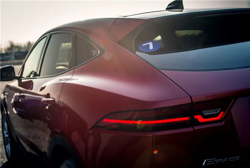 沉浸式体验2024款捷豹e-pace,捷豹e-pace是豪华入门级suv