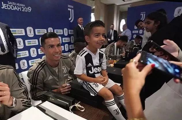 1.17日｜新早读来了！男子买张学友演唱会门票被抢10万