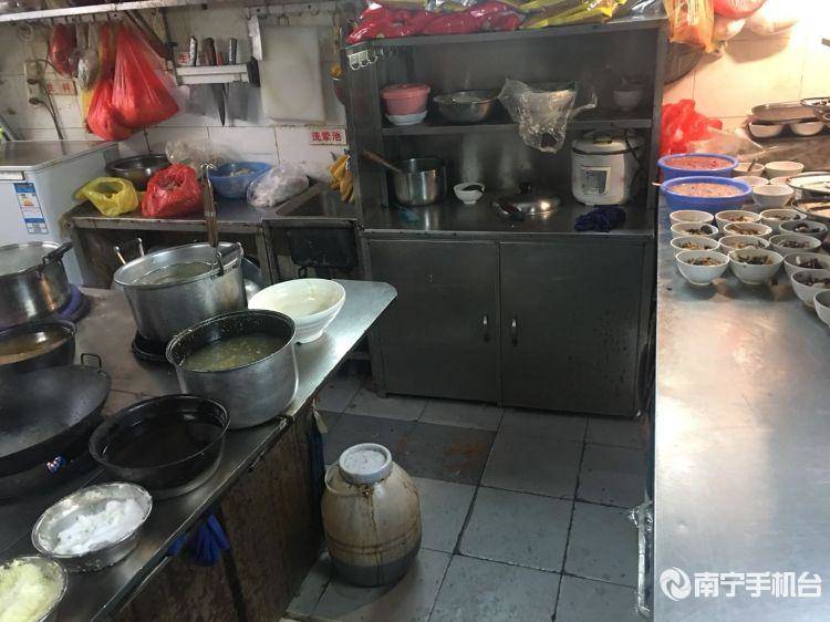 南宁女子外卖吃小蟑螂后续,外卖里面吃出蟑螂商家态度恶劣