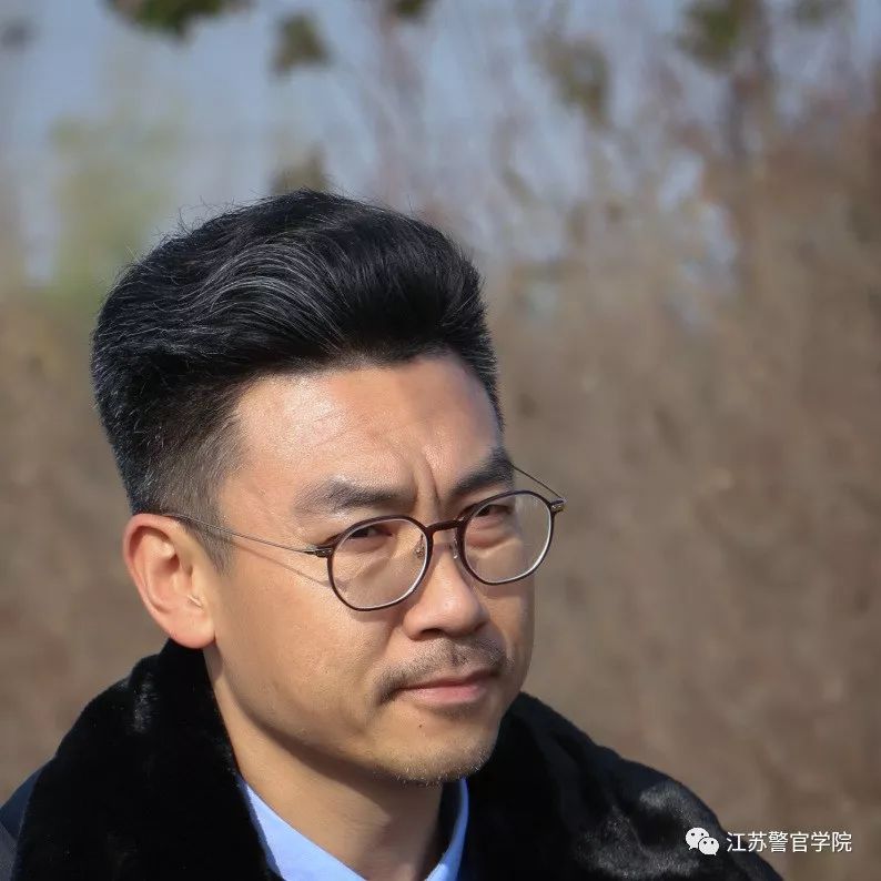 军旅十八年情节仍是戎装，多才博士创作百首歌曲记录生活