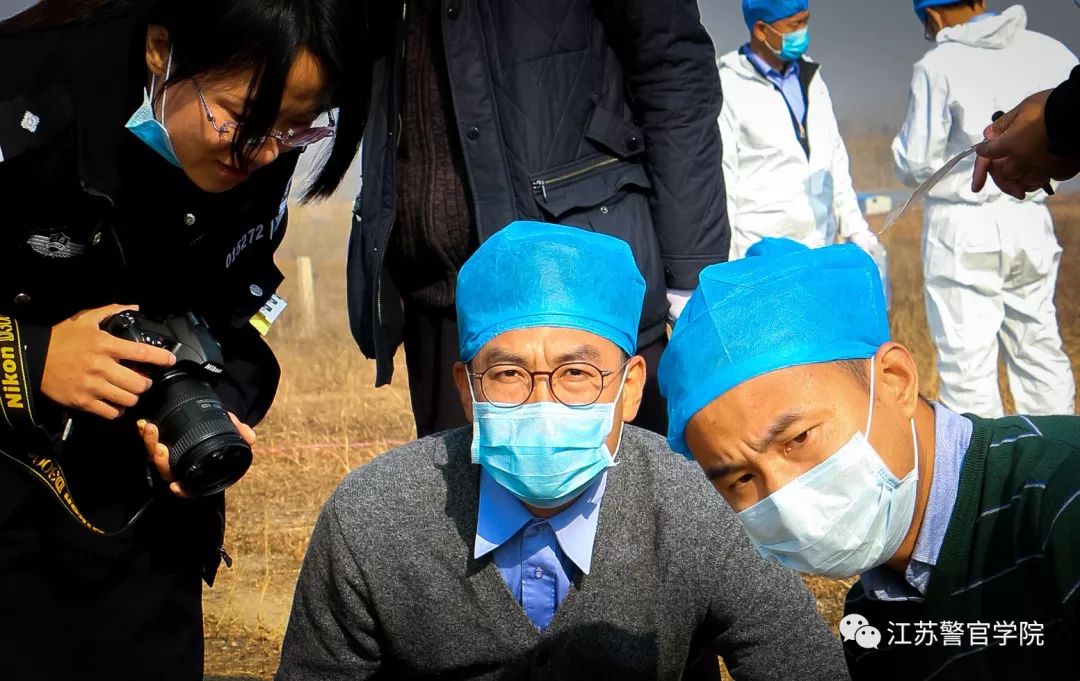 军旅十八年情节仍是戎装，多才博士创作百首歌曲记录生活