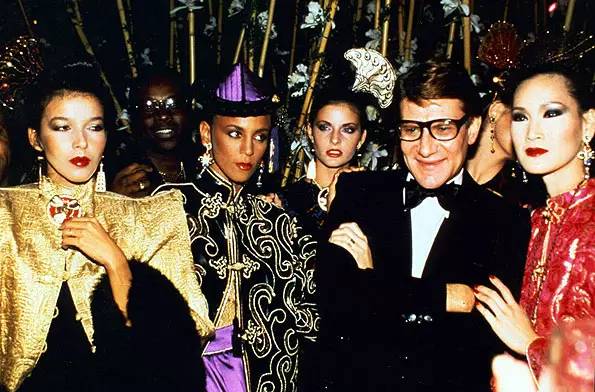 全世界的女人欠这个男人一个人情