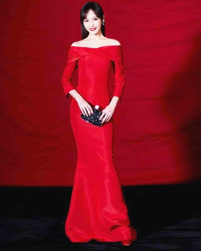 唐嫣粉嫩内搭美出新高度,唐嫣粉色少女