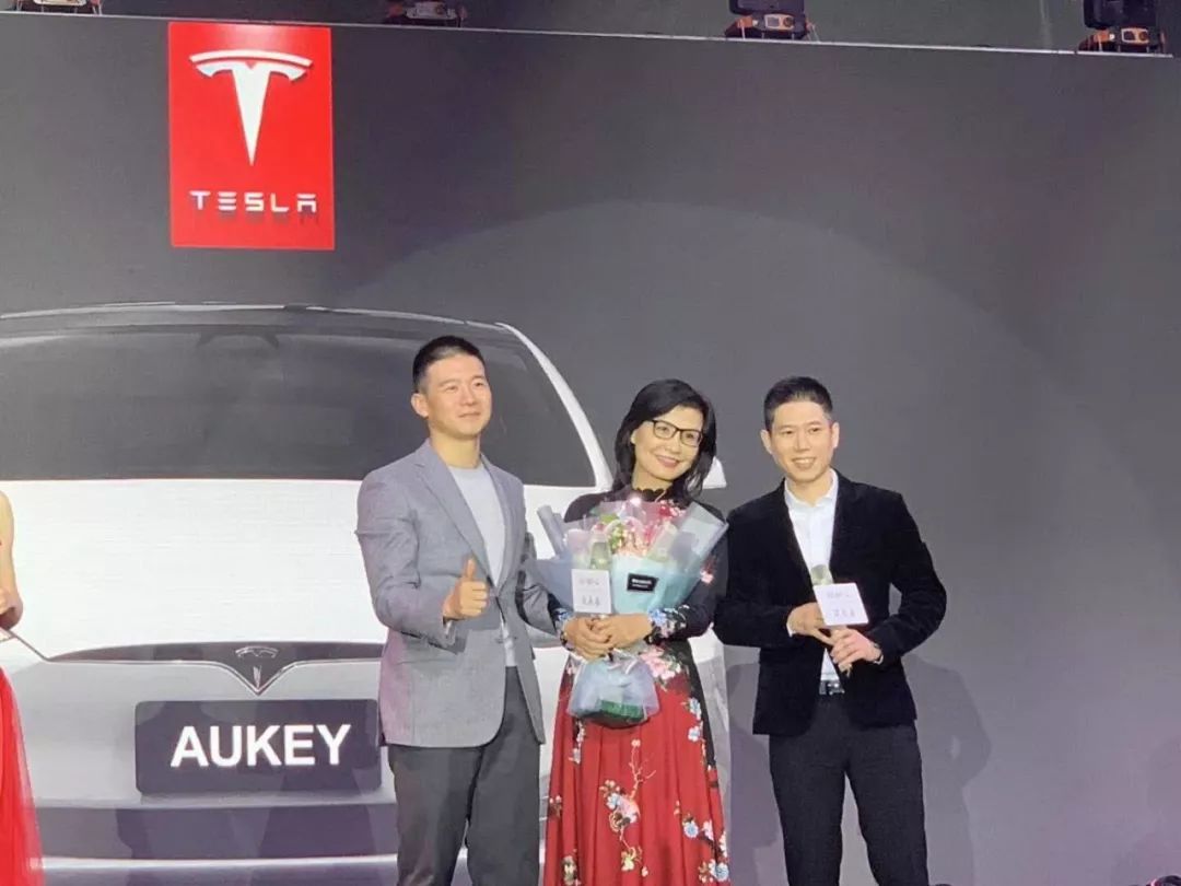 棒谷5500人开年会！傲基50亿！发豪奖：一辆特斯拉！100万现金！