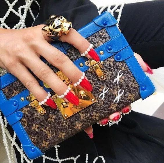 奢侈品包包褪色了怎么办,哪个奢侈品包包掉色