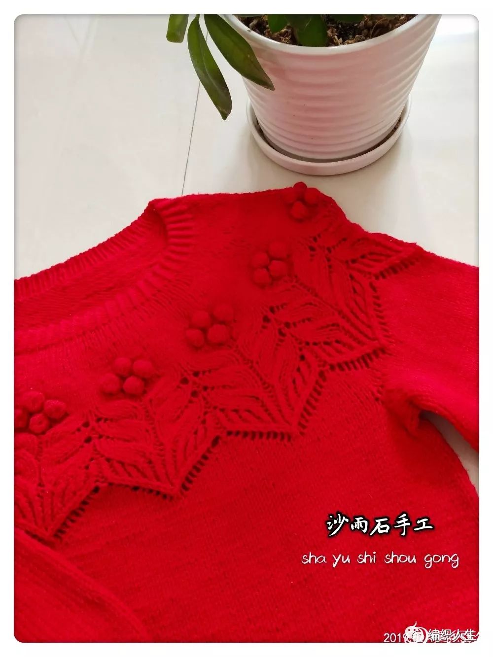 从领口往下织的两色儿童毛衣,从上往下织圆肩儿童毛衣的款式