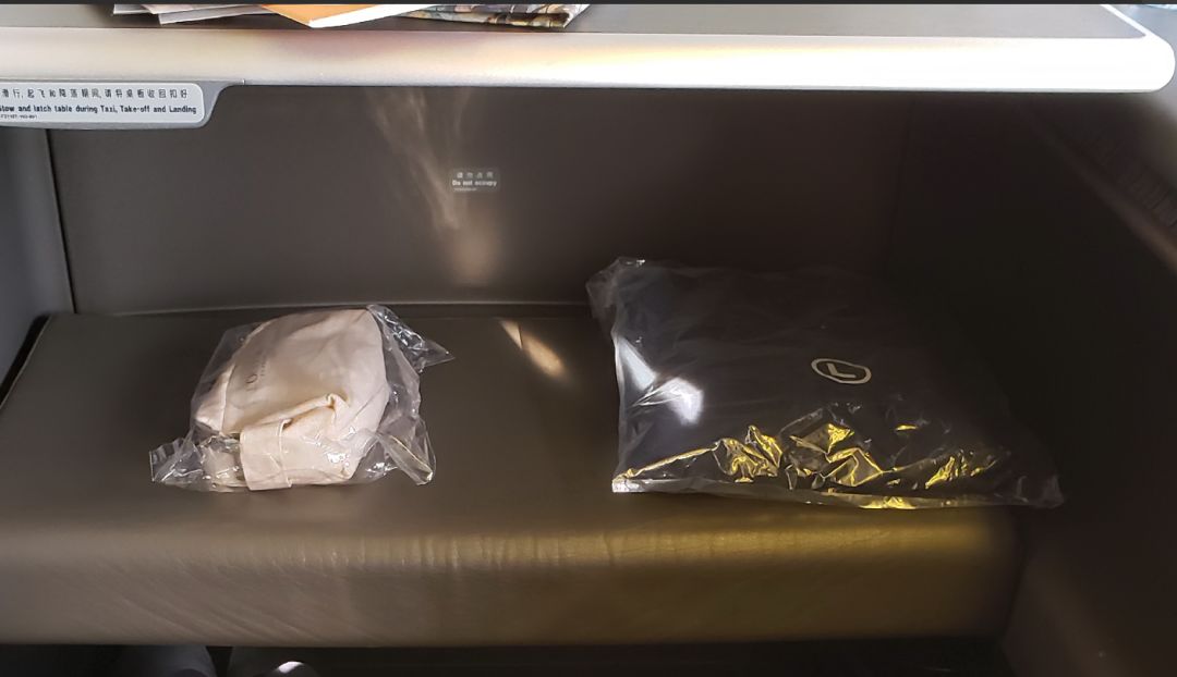 中国国际航空头等舱体验,国航波音747头等舱和公务舱的区别