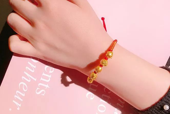 2019年新春专属装备，还光秃秃穿大衣就太out了！怎能少了它！（春节可发货）