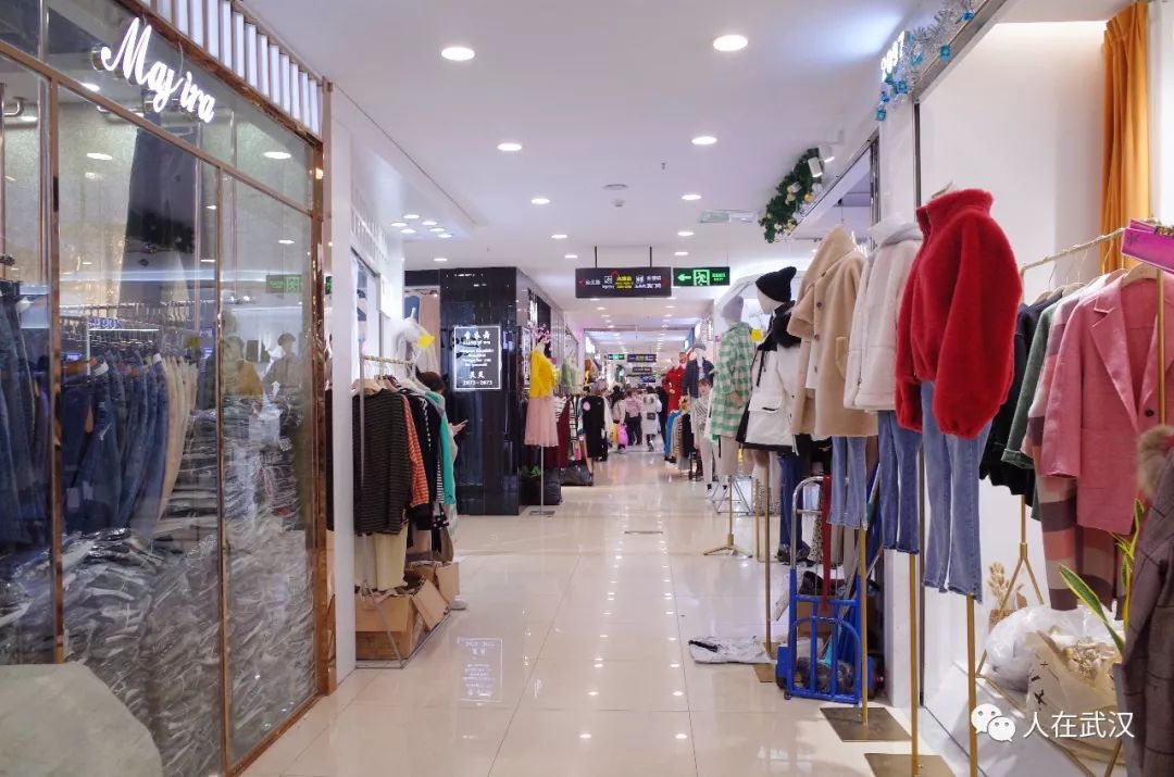 汉正街什么时候卖冬季清仓衣服,汉正街品牌大楼清仓甩卖现场