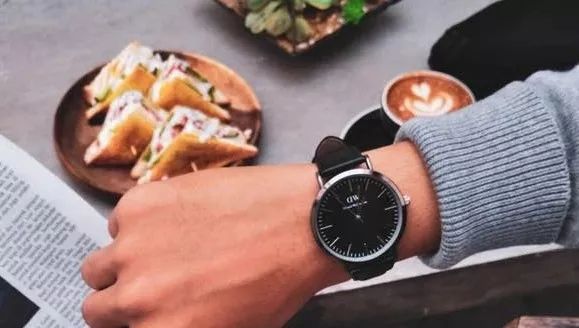 为什么刚吃完饭就有种饿的感觉,为什么饿得久了会有饱腹感