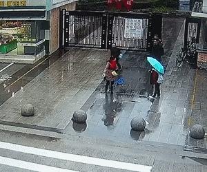 暖心正能量事件,居民粗心丢巨款民警暖心帮找回