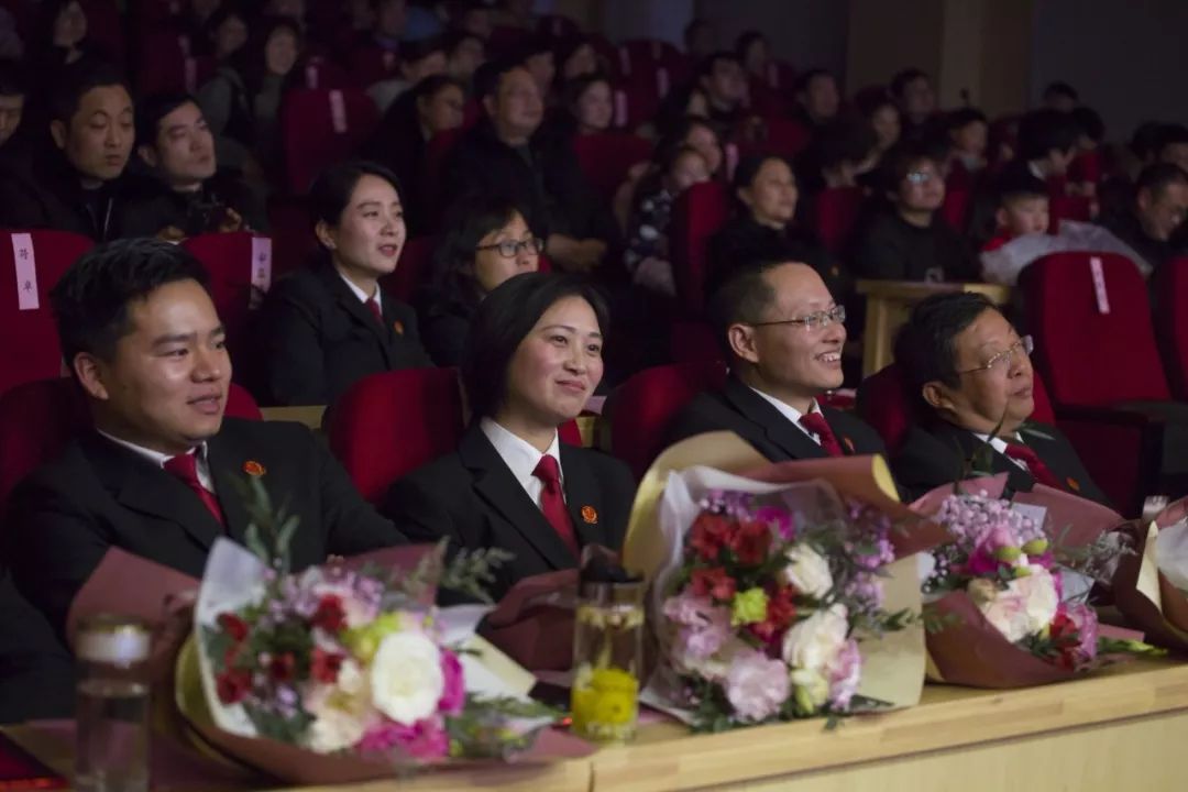 帅炸！法院小可爱们策划的这场“春晚”大show，仿佛开了挂……