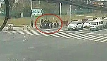 民警执法实录,民警执法过程中让当事人闭嘴