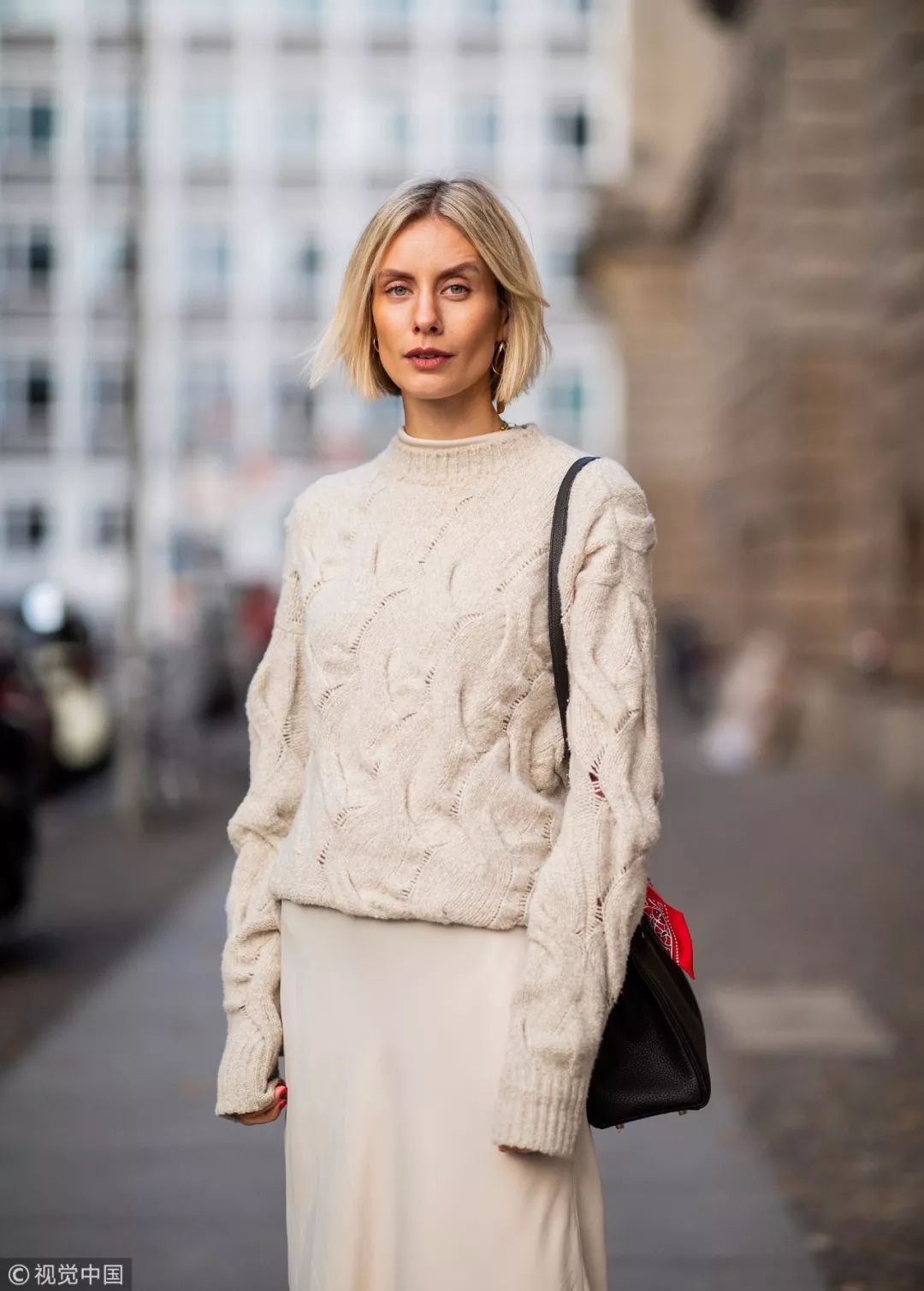 女明星回家过年的场面,明星回家过年怎么穿