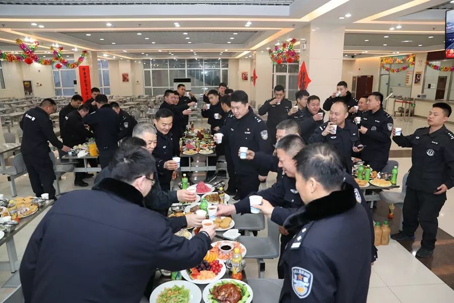 济南大明湖相亲相爱一家人,相亲相爱一家人济南