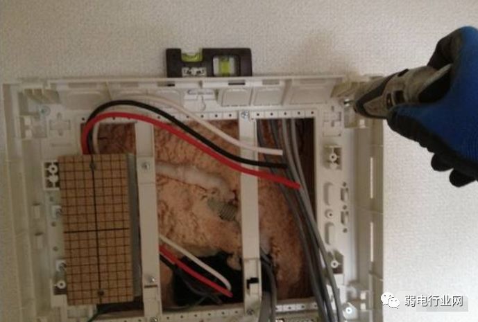 日本家庭配电箱怎么安装,家庭用配电箱如何固定