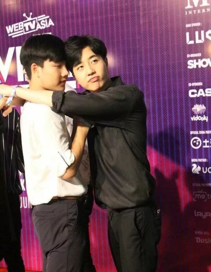 kris涓枃鍙戣█,kris绗竴娆¤繘鍩庡崠涓滆タ