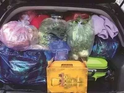 「大年初六」有种爱叫妈妈给装的后备箱，蜀黍也想给你装一个礼物！