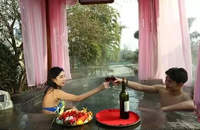 礼物“佩奇”了！潍坊的小情侣们情人节赶紧到这里来吧！