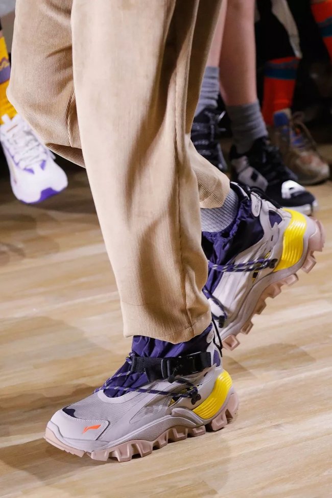 lining李宁2019纽约时装周v8彩色,李宁品牌热潮