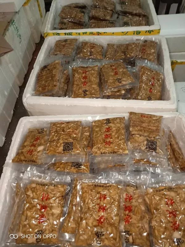 放弃高薪回村卖农产品,芋苗大规模种植