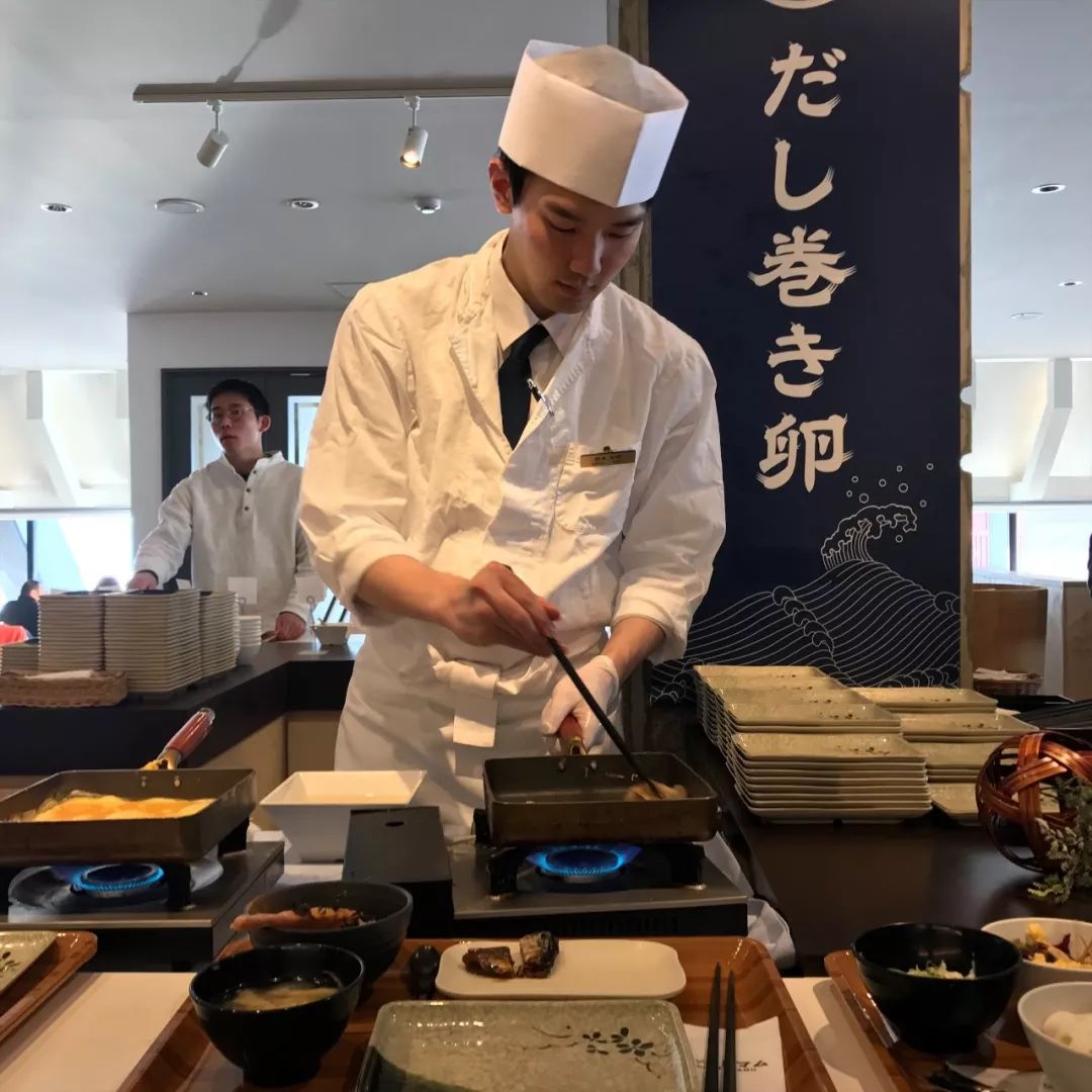 跟台湾小哥哥一起骑着雪地摩托车在北海道的雪地里野