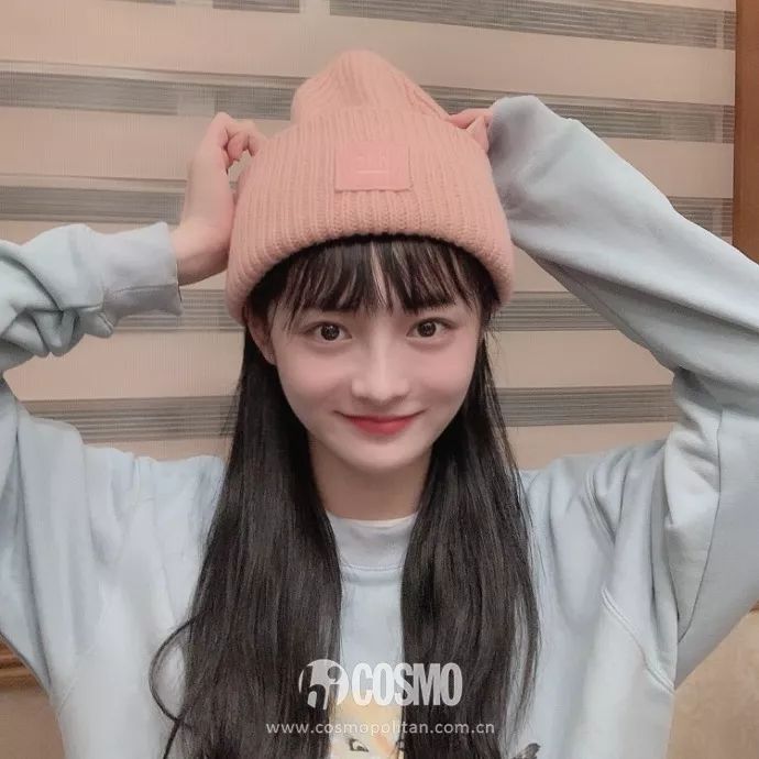 周洁琼剪刘海的样子,周洁琼小红帽