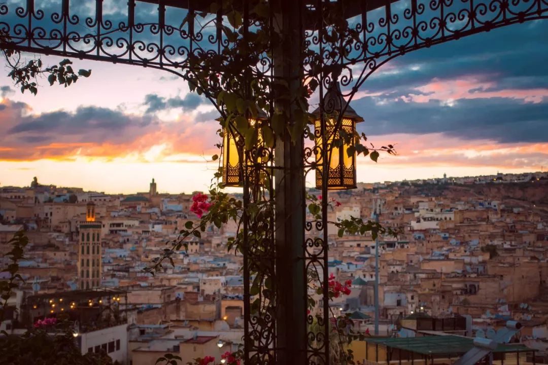 这座城是“好色”者的天堂，带上相机，并且小心！