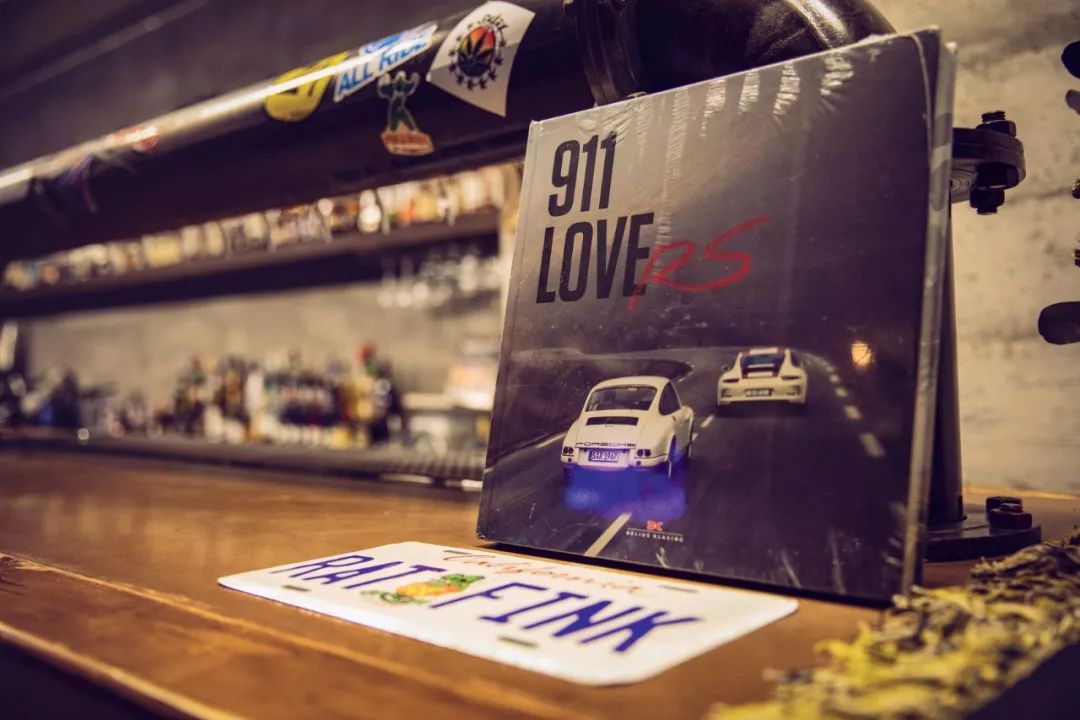 不喜欢保时捷的复古酒吧老板不是好商人