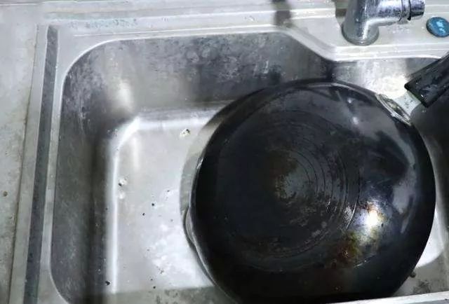 去吃饭久了全部都是污垢怎样去除,经常吃的十种食物清洗方法