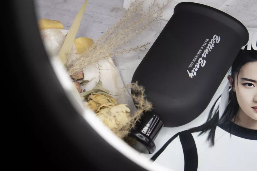 对不起,我没喷香水,那香味是我自带的