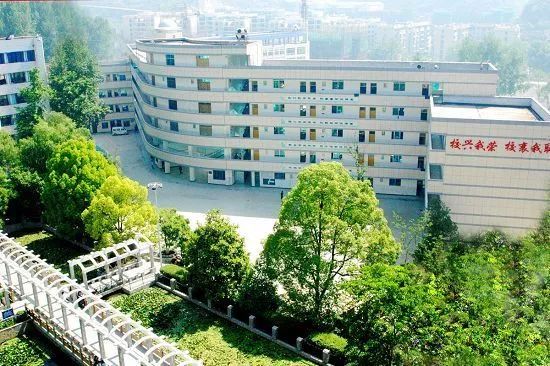 贵阳今年中考示范性高中录取名额,2022年贵阳中考录取分数线是多少