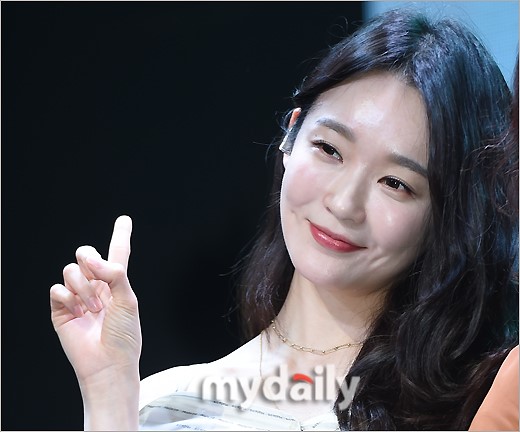 姜敏京图片写真,姜敏京高清写真大图