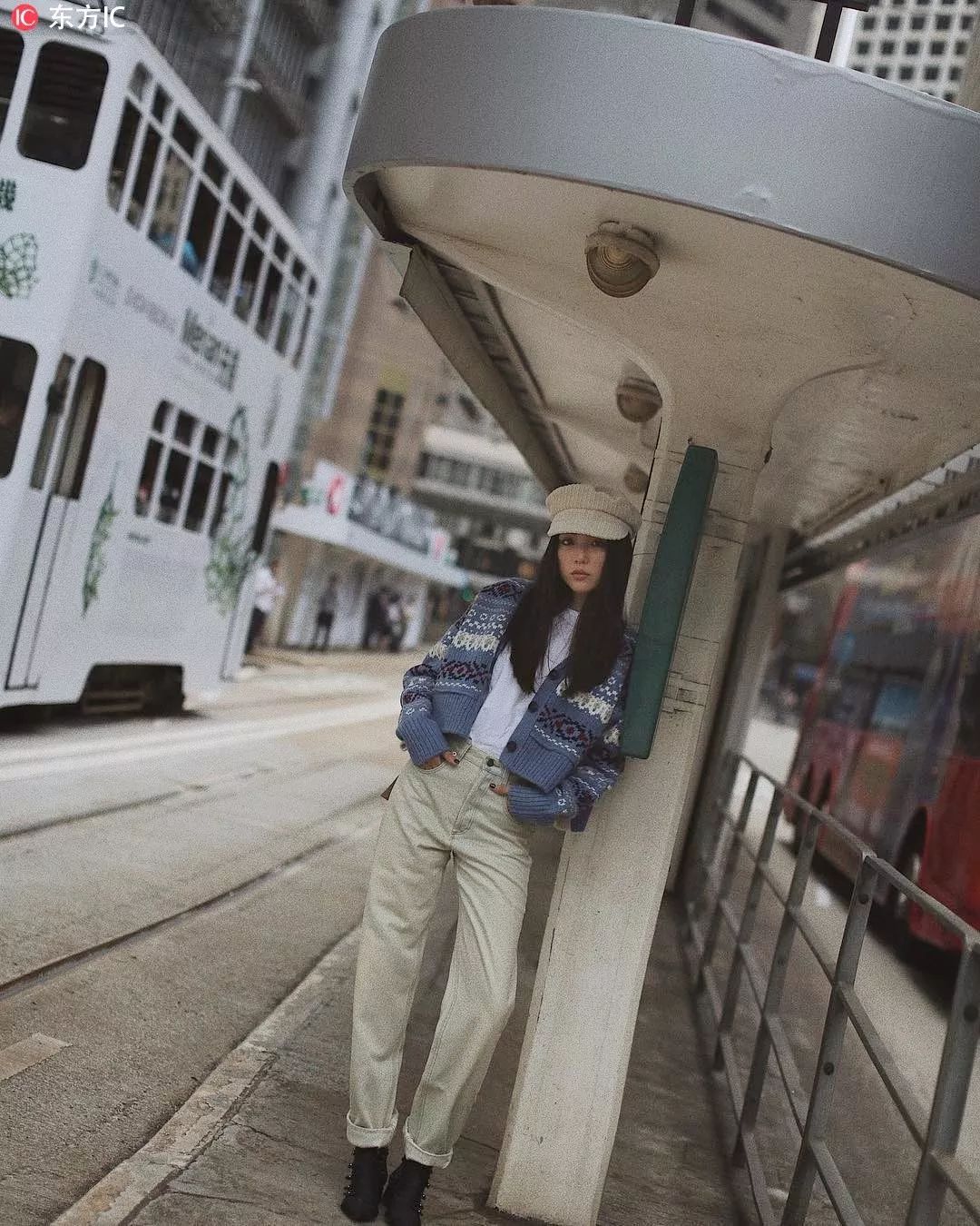 明星穿高级感针织开衫,明星同款街拍针织开衫