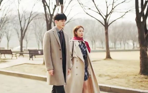 触及真心刘仁娜同款格子大衣,触及真心大衣