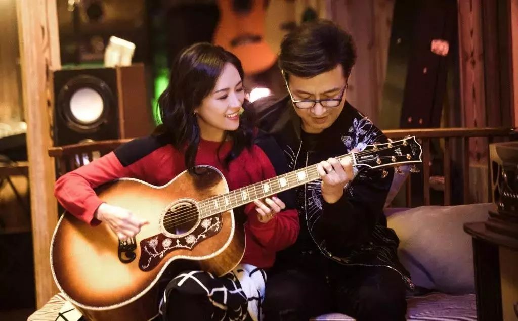 她究竟应该维持逼格,还是成为真实的自己?